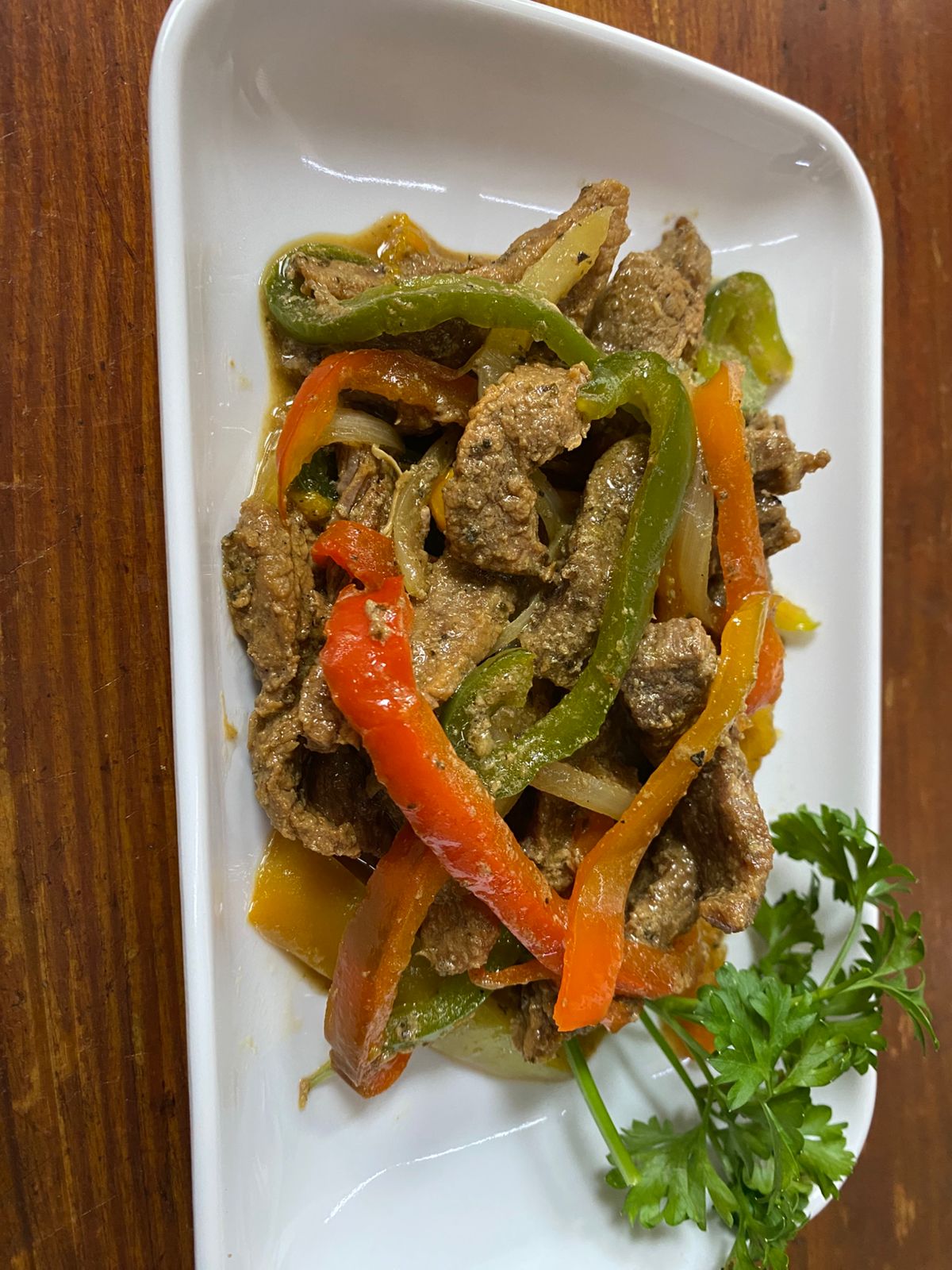 Res guisada con pimientos